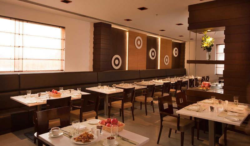 Sunday Hotel Chandigarh Zirakpur Εξωτερικό φωτογραφία