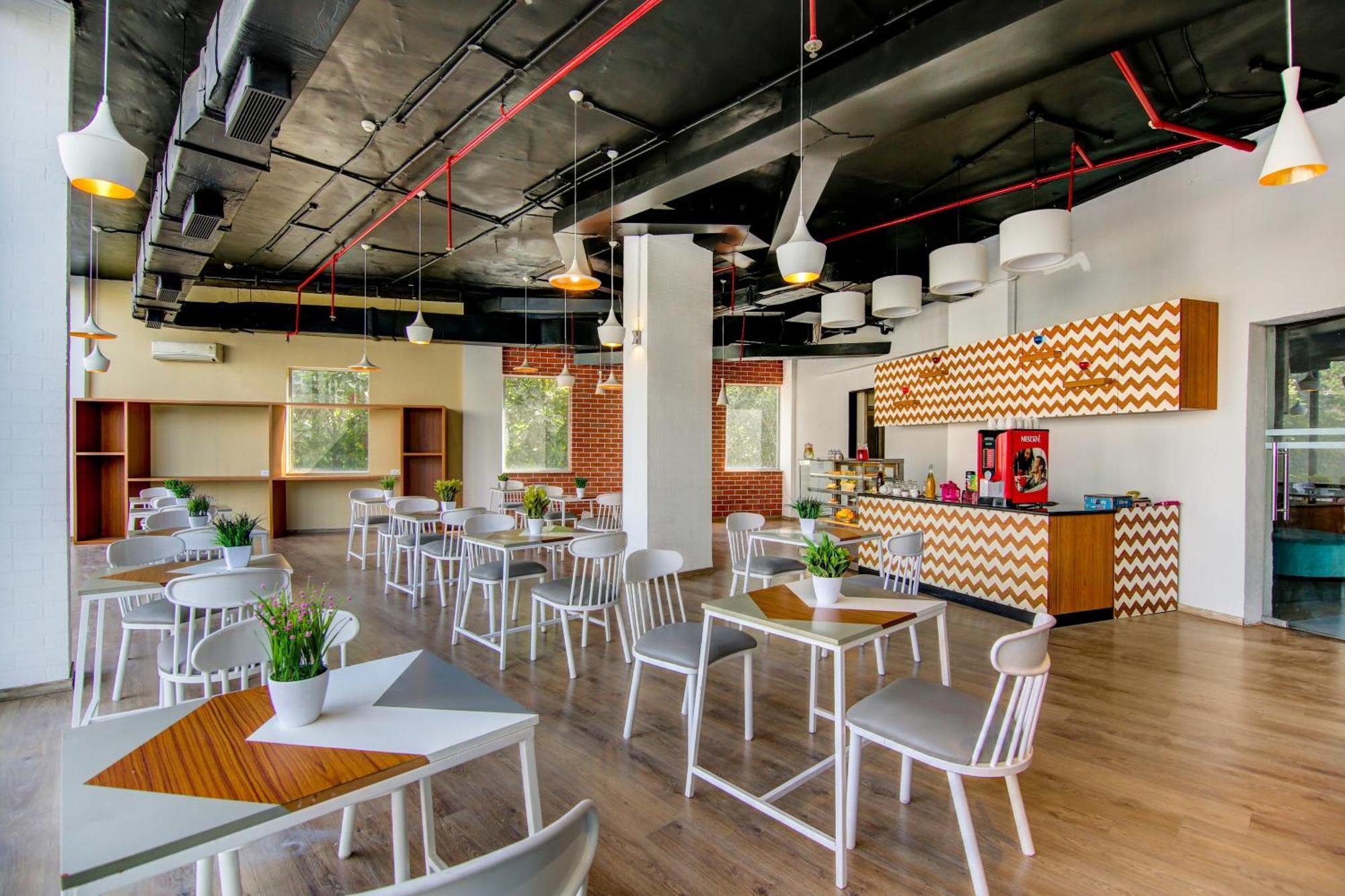 Sunday Hotel Chandigarh Zirakpur Εξωτερικό φωτογραφία