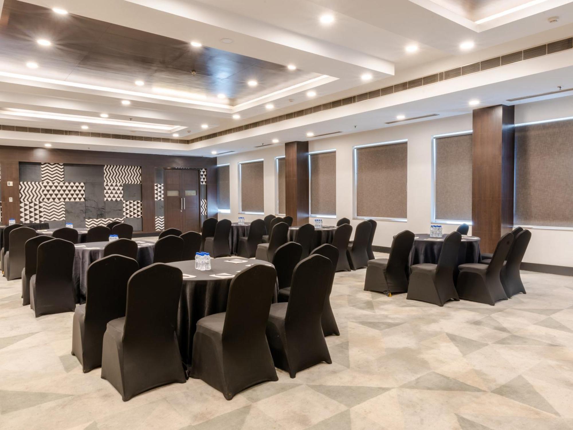 Sunday Hotel Chandigarh Zirakpur Εξωτερικό φωτογραφία