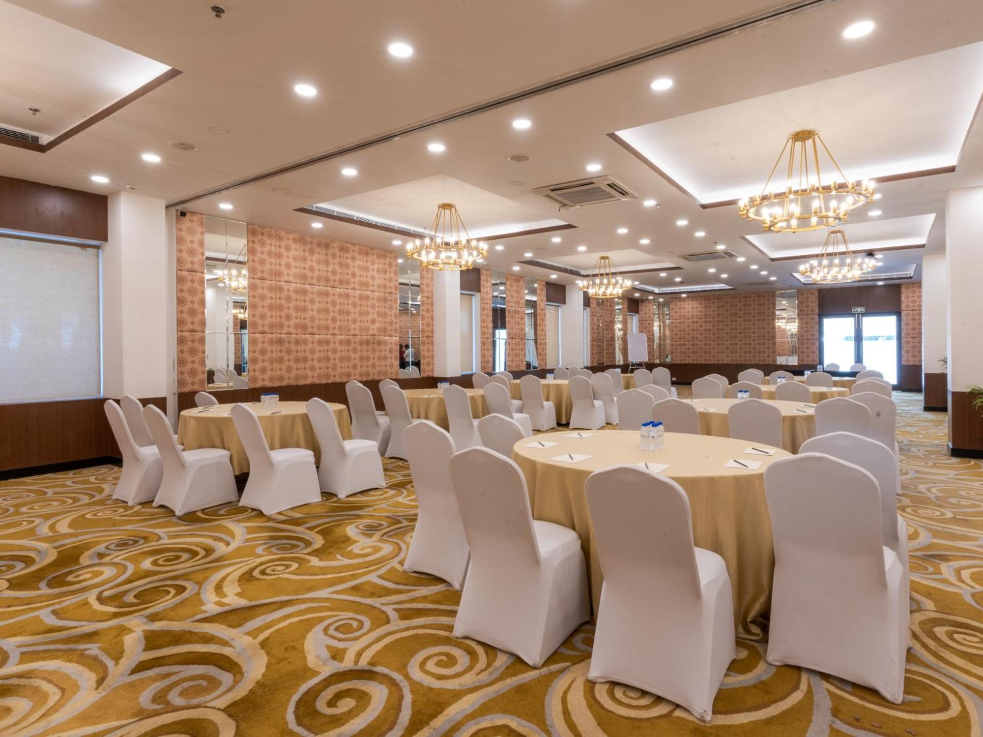 Sunday Hotel Chandigarh Zirakpur Εξωτερικό φωτογραφία