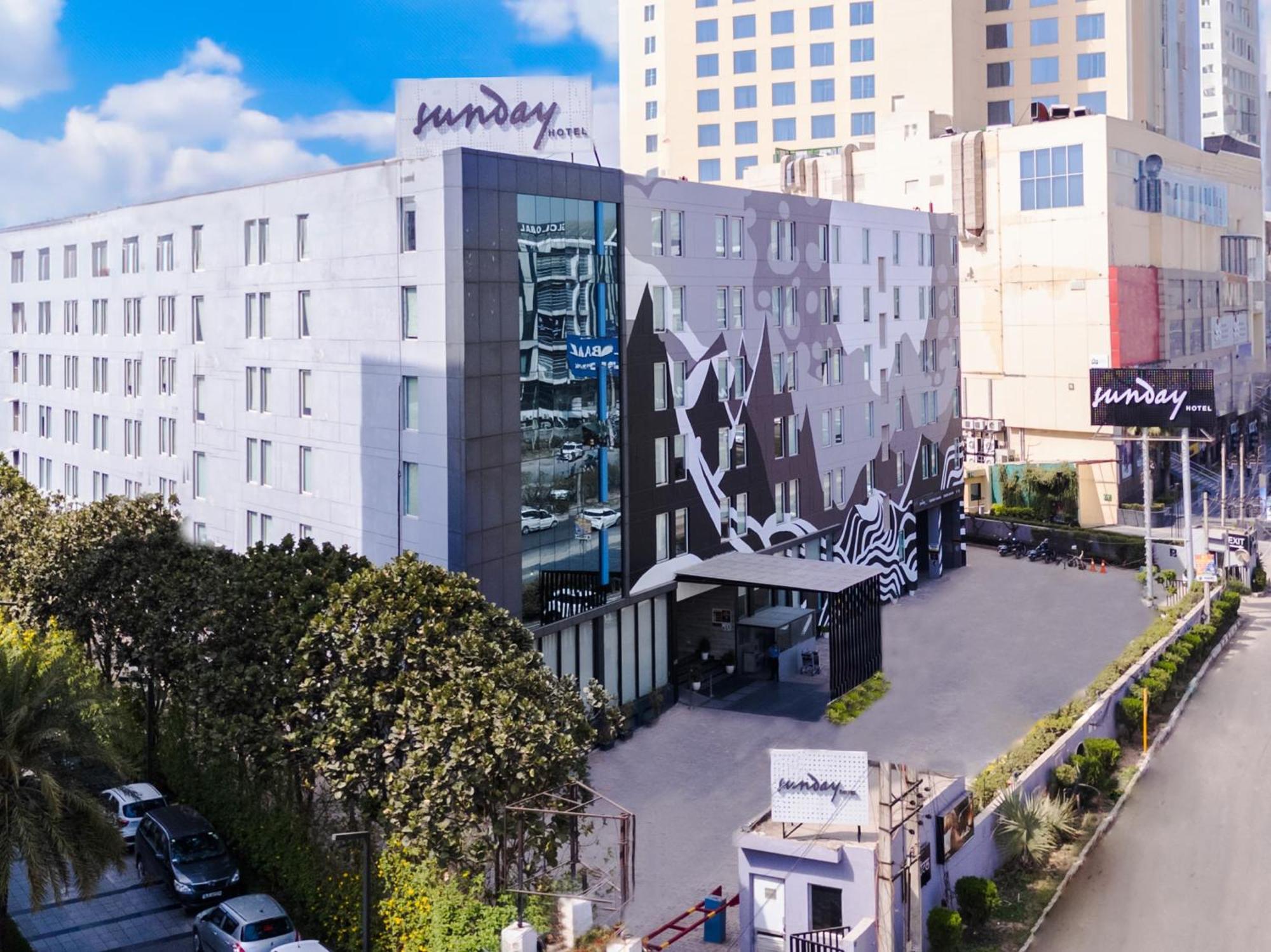 Sunday Hotel Chandigarh Zirakpur Εξωτερικό φωτογραφία
